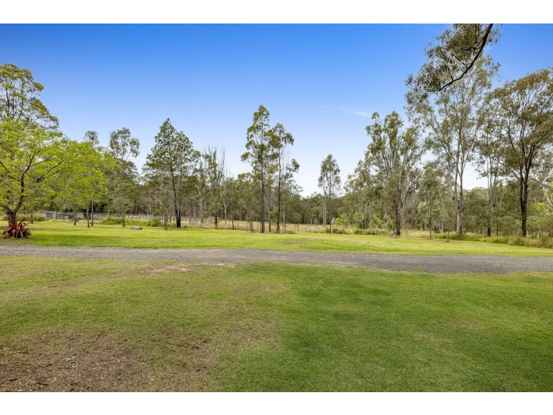 26 Wallaces Road, Withcott QLD 4352