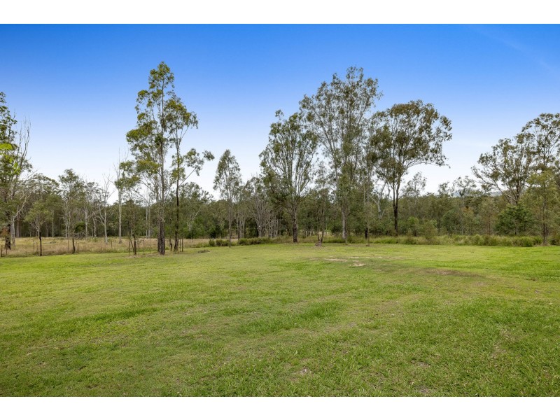 26 Wallaces Road, Withcott QLD 4352