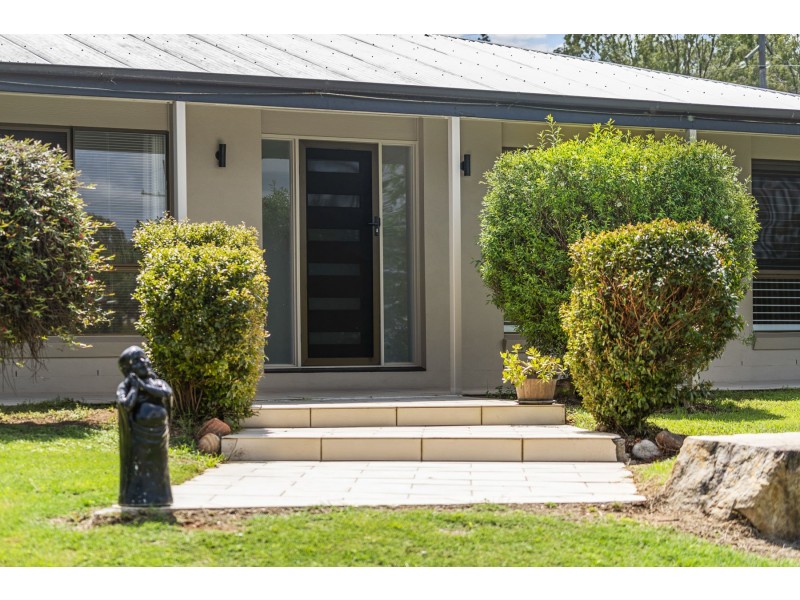 42 Bowen Street, Helidon QLD 4344