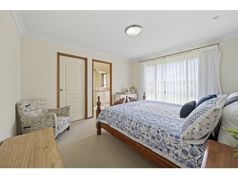 7 Jacaranda Court, Westbrook QLD 4350