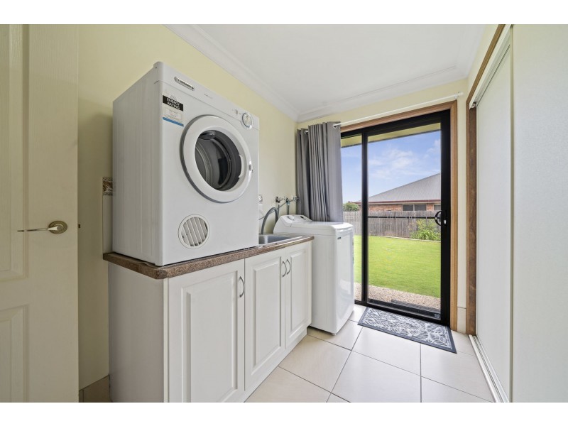 7 Jacaranda Court, Westbrook QLD 4350