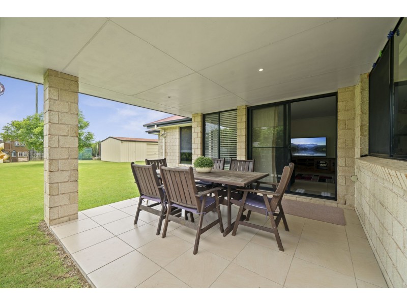 7 Jacaranda Court, Westbrook QLD 4350