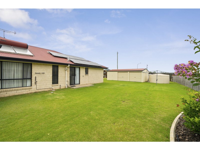 7 Jacaranda Court, Westbrook QLD 4350