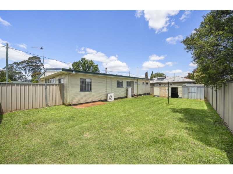 1 Miles Street, Harristown QLD 4350