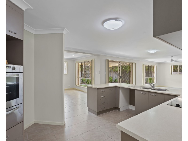 28 Brushwood Circuit, Forest Lake QLD 4078