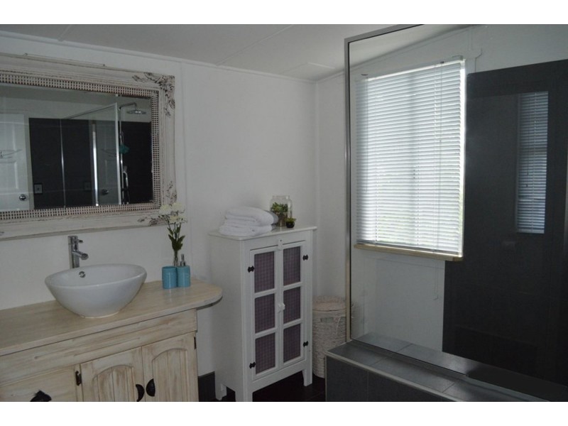 5 Bruntnell Street, Kearneys Spring QLD 4350