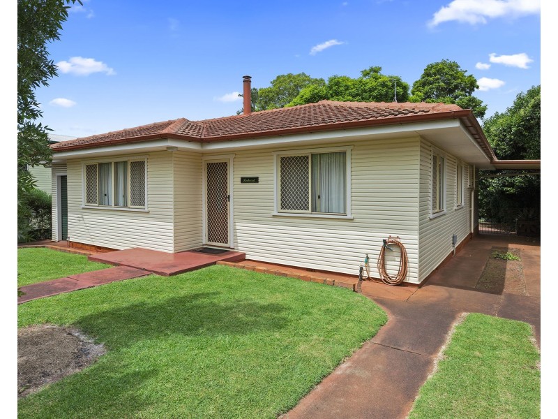 16 Schloss Street, Centenary Heights QLD 4350