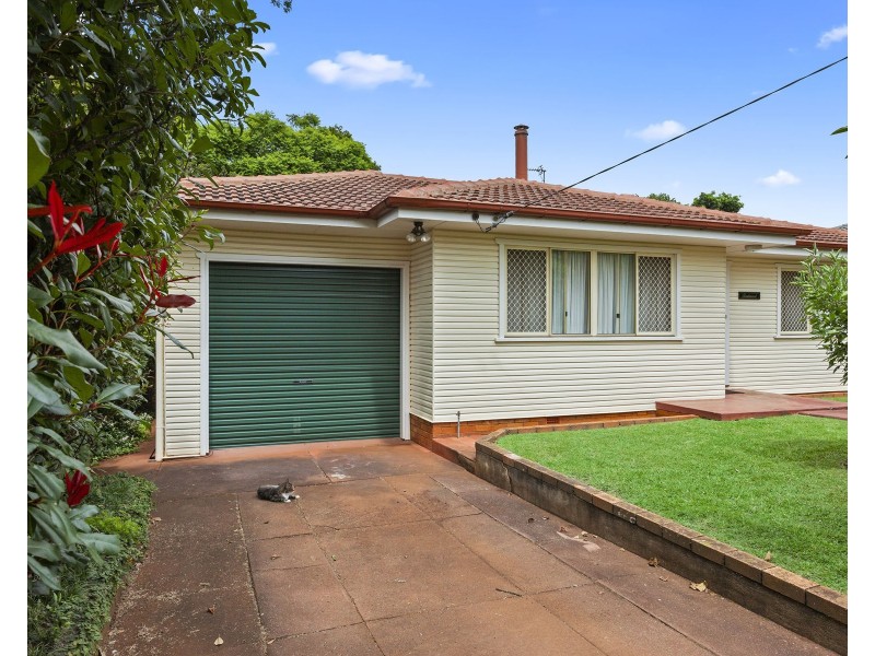 16 Schloss Street, Centenary Heights QLD 4350