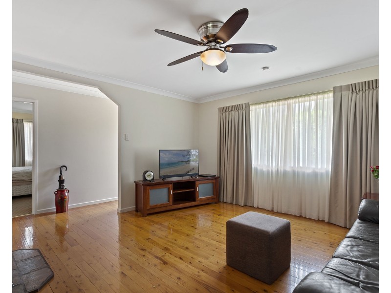 16 Schloss Street, Centenary Heights QLD 4350