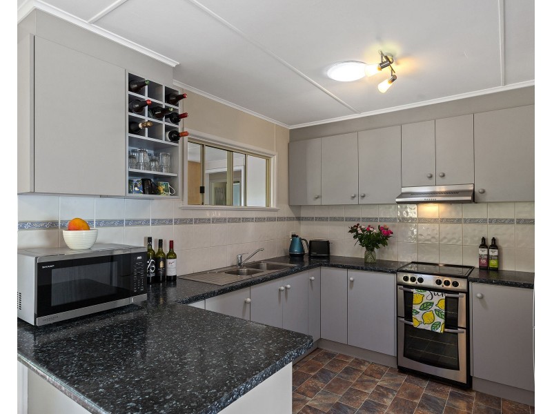 16 Schloss Street, Centenary Heights QLD 4350