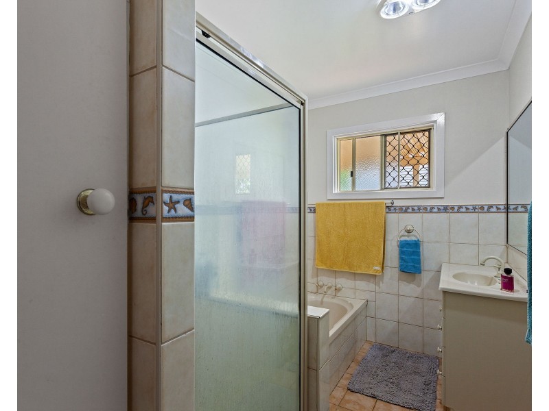 16 Schloss Street, Centenary Heights QLD 4350