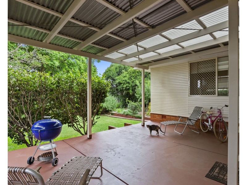 16 Schloss Street, Centenary Heights QLD 4350