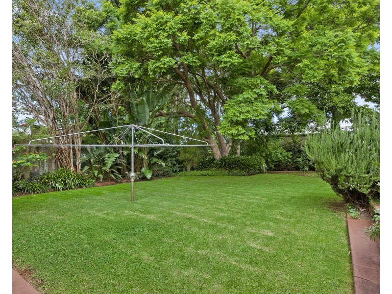 16 Schloss Street, Centenary Heights QLD 4350