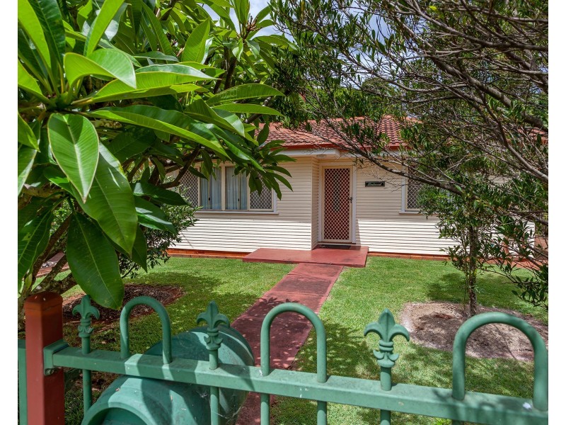 16 Schloss Street, Centenary Heights QLD 4350