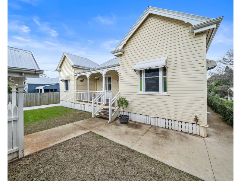 233 South Street, South Toowoomba QLD 4350