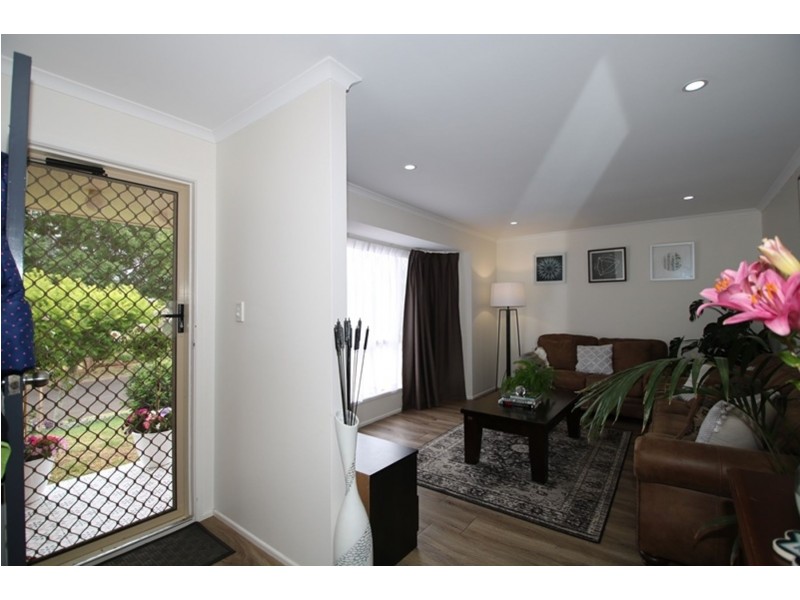 10 Poinsettia Court, Middle Ridge QLD 4350