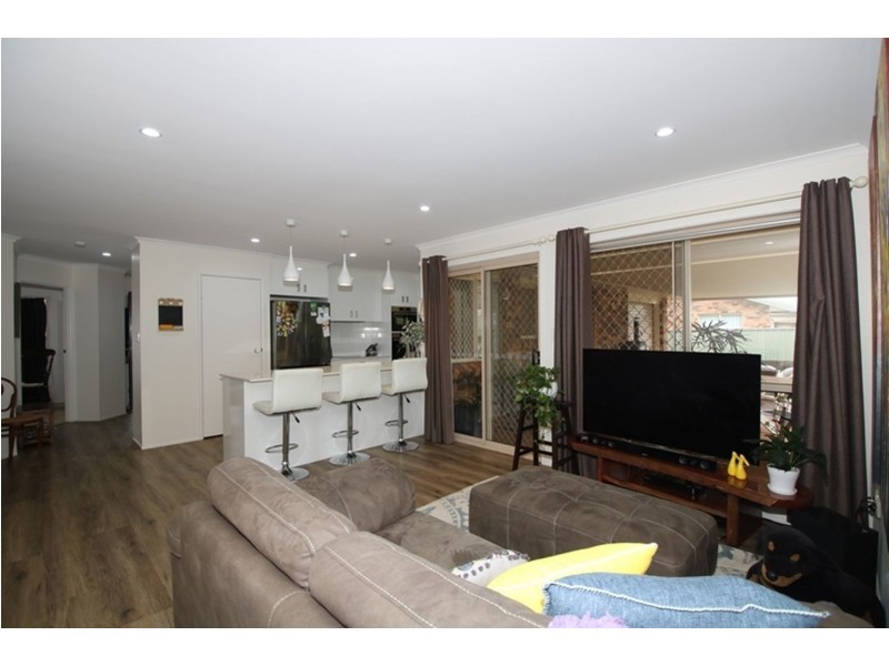 10 Poinsettia Court, Middle Ridge QLD 4350