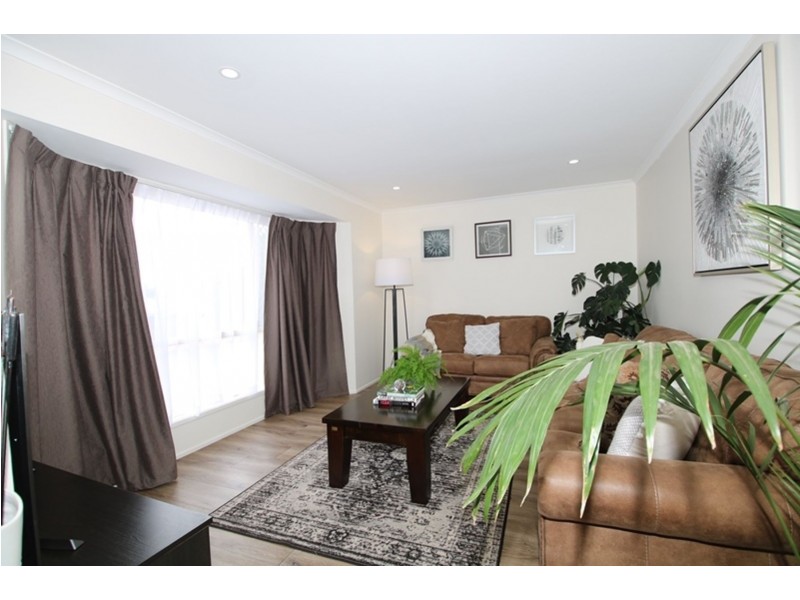 10 Poinsettia Court, Middle Ridge QLD 4350