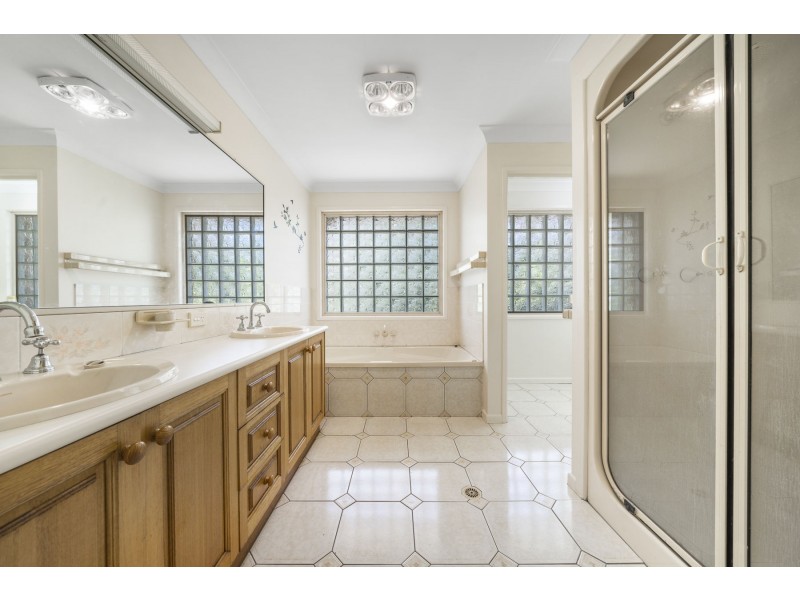 18 Merlin Court, Preston QLD 4352