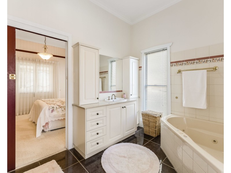 164 Taylor Street, Newtown QLD 4350