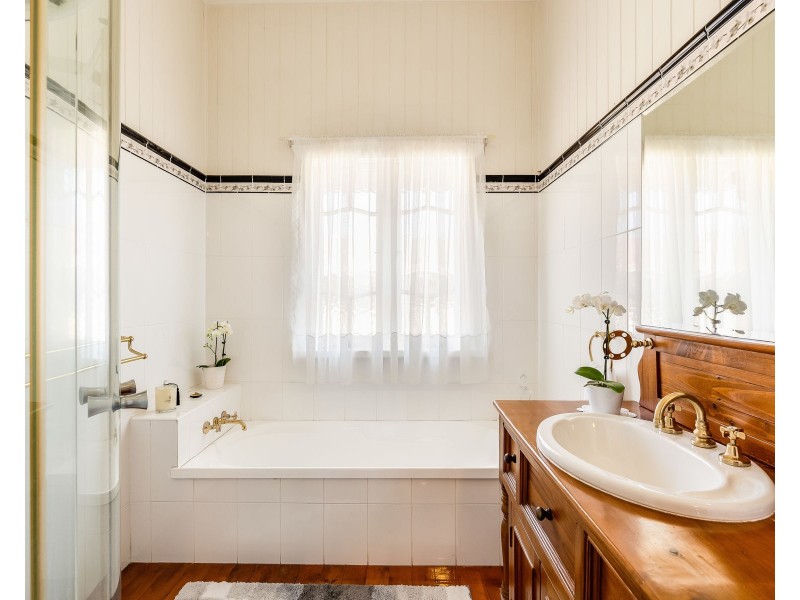 164 Taylor Street, Newtown QLD 4350