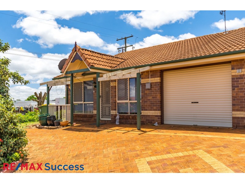 1/2 Brunckhorst Drive, Kearneys Spring QLD 4350