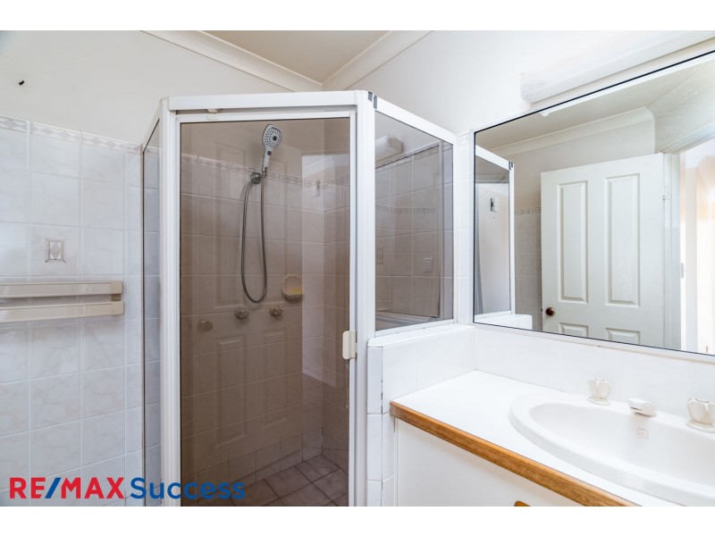 1/2 Brunckhorst Drive, Kearneys Spring QLD 4350