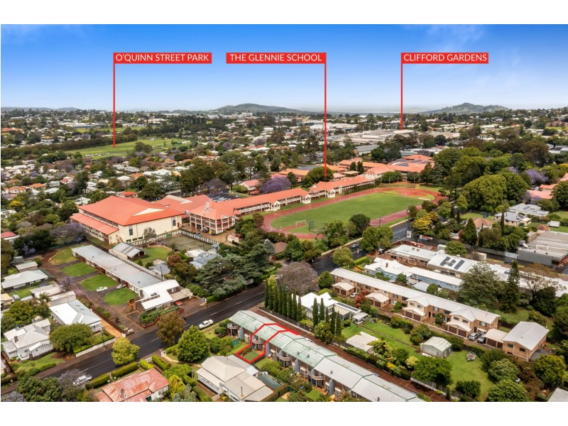 3/247 Herries Street, Newtown QLD 4350