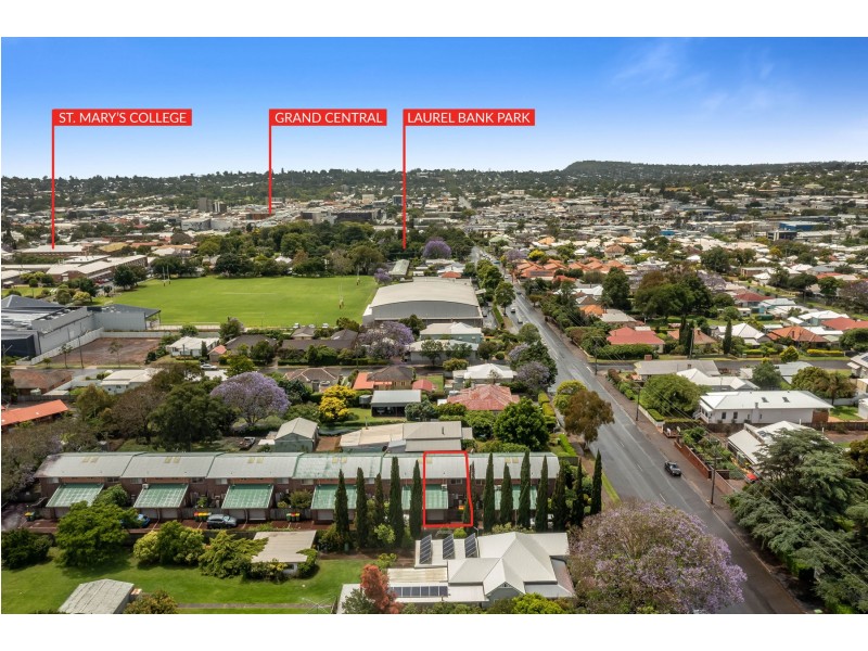 3/247 Herries Street, Newtown QLD 4350