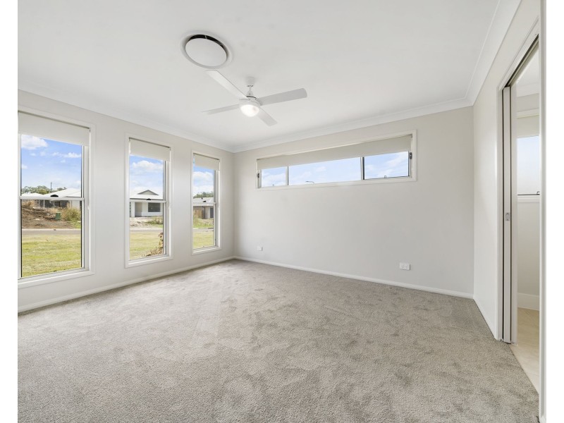 4 Clara May Street, Cotswold Hills QLD 4350