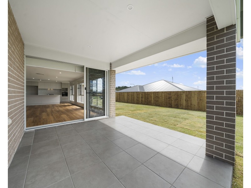 4 Clara May Street, Cotswold Hills QLD 4350