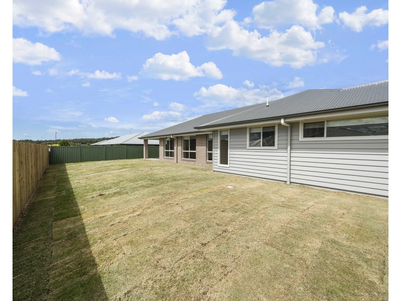 4 Clara May Street, Cotswold Hills QLD 4350