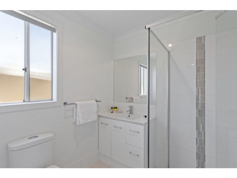 12 Glenwoods Drive, Glenvale QLD 4350