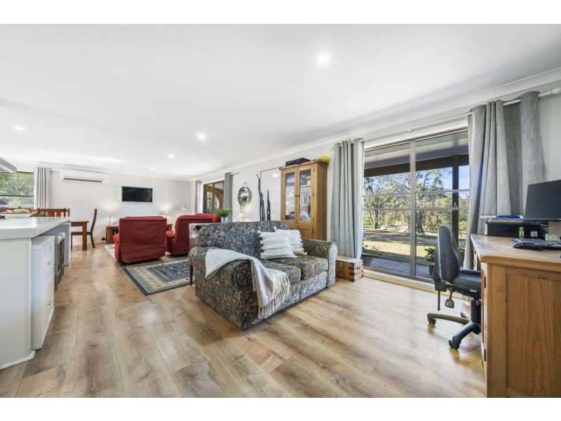 105 Koreelah Street, Upper Lockyer QLD 4352