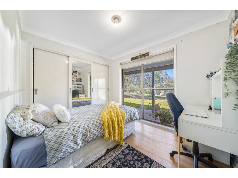 105 Koreelah Street, Upper Lockyer QLD 4352