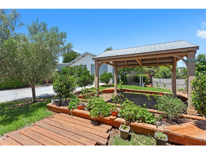 10 Horner Street, Centenary Heights QLD 4350