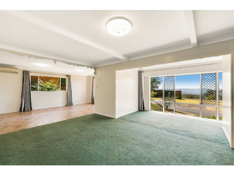 55 Martini Street, Mount Lofty QLD 4350