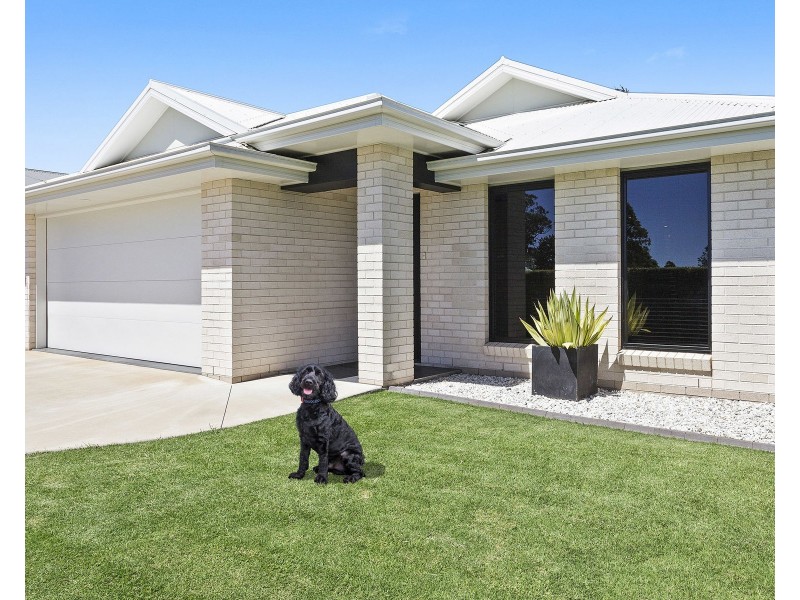 227 New England Highway, Harlaxton QLD 4350