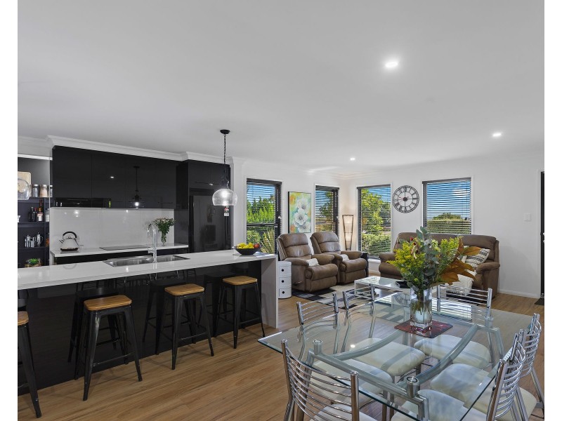 227 New England Highway, Harlaxton QLD 4350