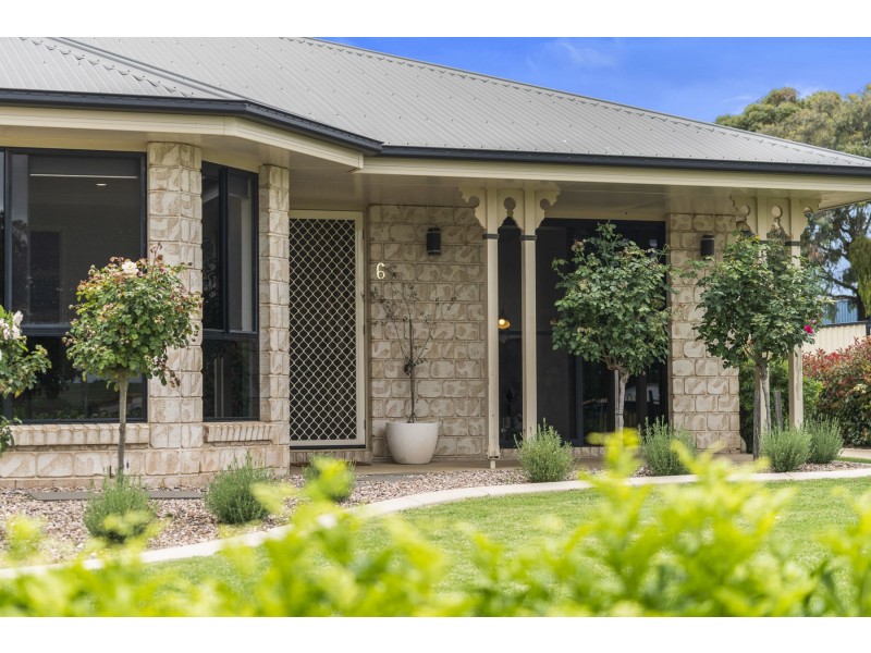 6 Mocatta Street, Goombungee QLD 4354