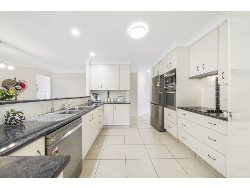 6 Mocatta Street, Goombungee QLD 4354