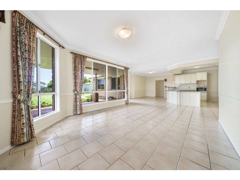 12 Mather Street, Highfields QLD 4352