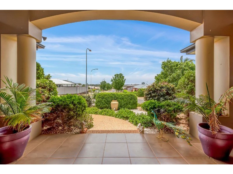 8 Howard Street, Middle Ridge QLD 4350