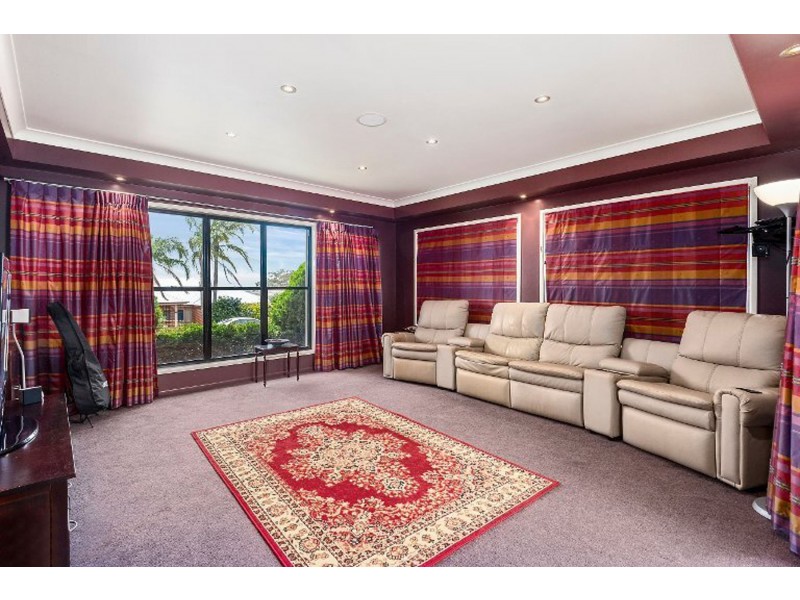 8 Howard Street, Middle Ridge QLD 4350