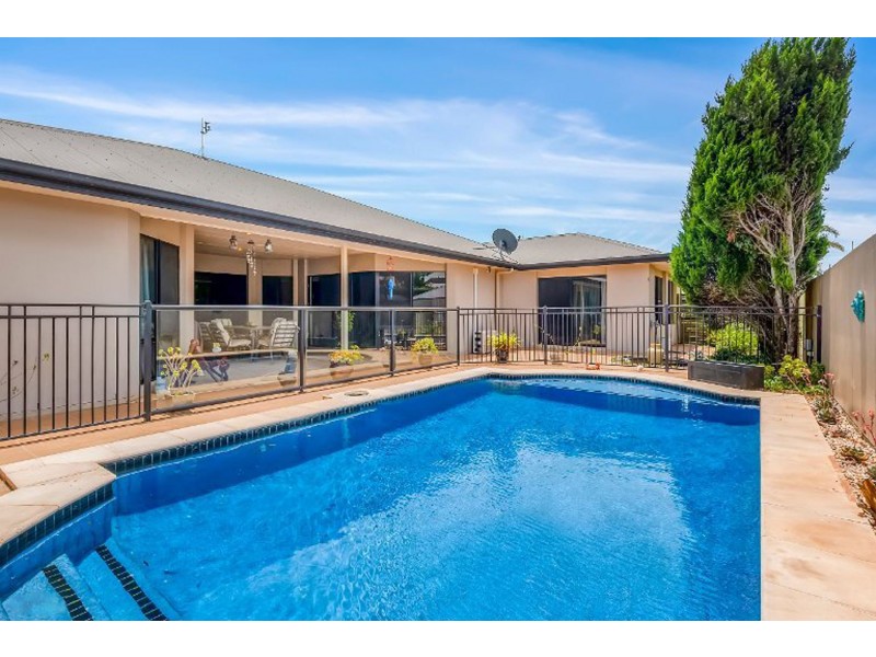 8 Howard Street, Middle Ridge QLD 4350