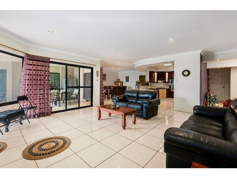 8 Howard Street, Middle Ridge QLD 4350