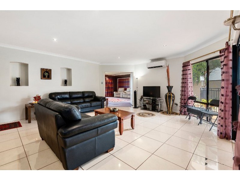 8 Howard Street, Middle Ridge QLD 4350