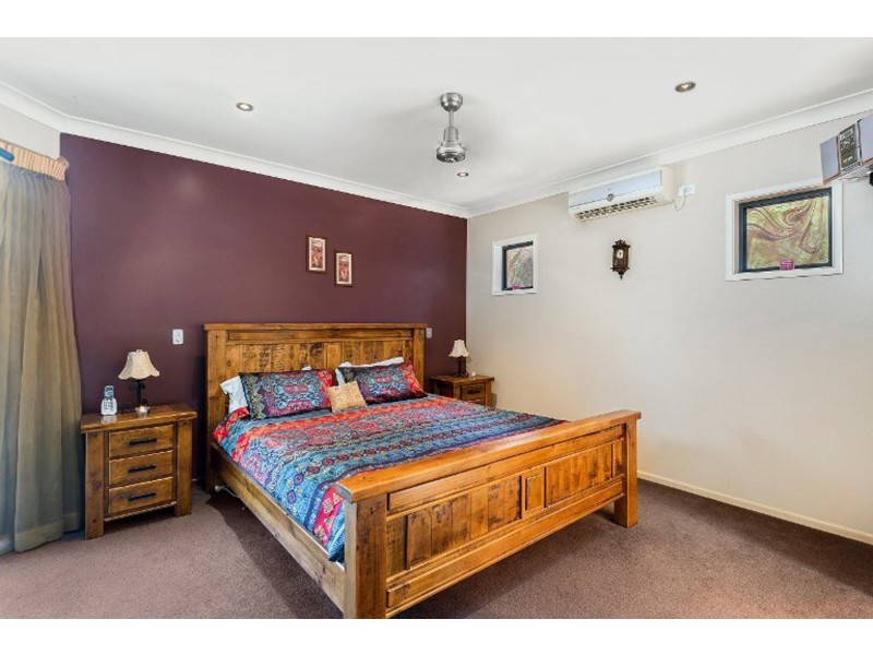 8 Howard Street, Middle Ridge QLD 4350