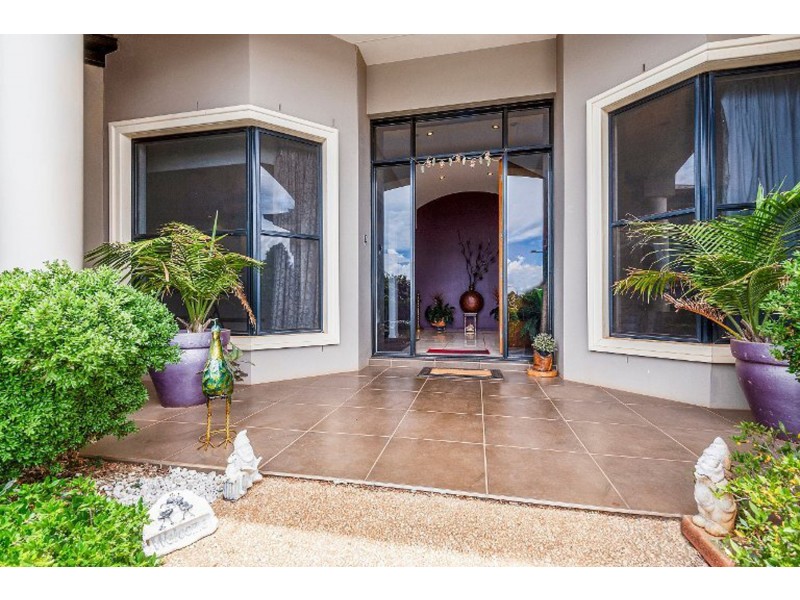 8 Howard Street, Middle Ridge QLD 4350