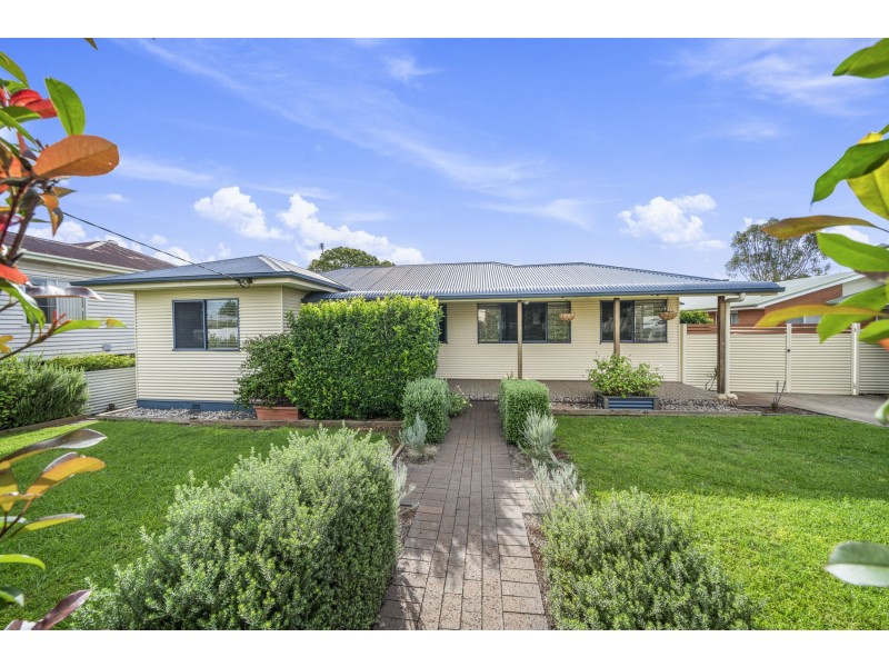 19 Kenilworth Street, North Toowoomba QLD 4350